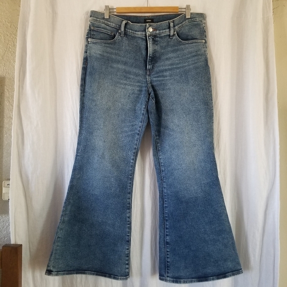 Express | 70s Flare Mid Rise Jeans - Picture 1 of 9